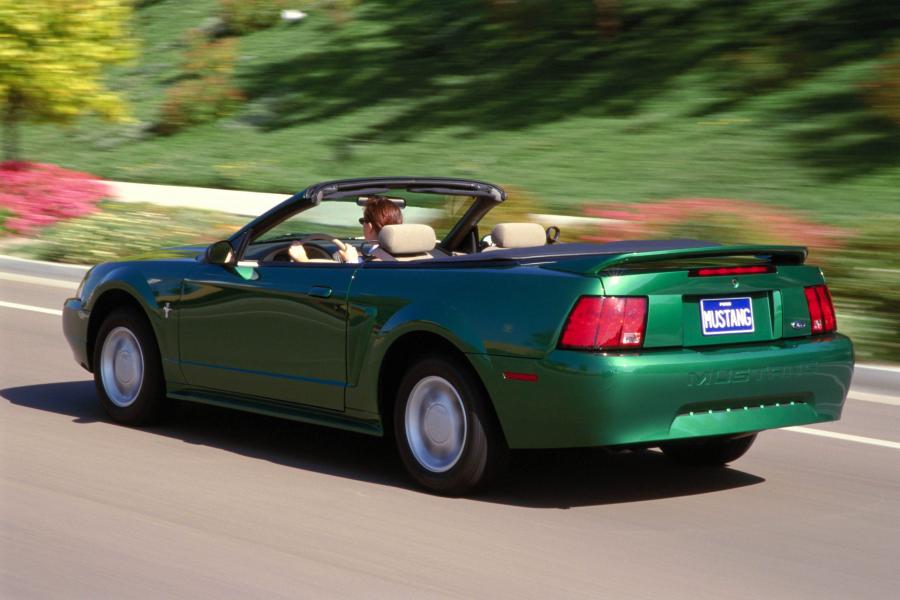  Ford Mustang 1999 года  (фото 17 из 60)
